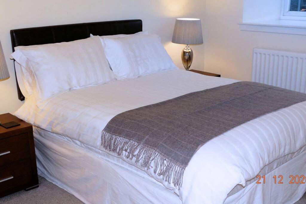 Aspire Grove, Executive Apartment. West End room 1