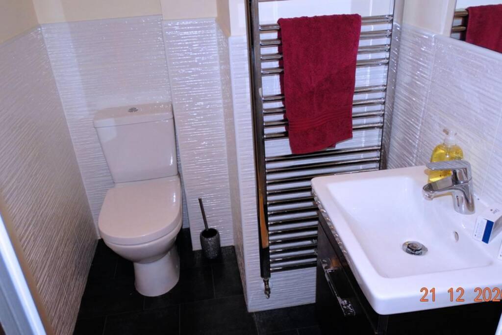 Aspire Grove, Executive Apartment. West End room 4